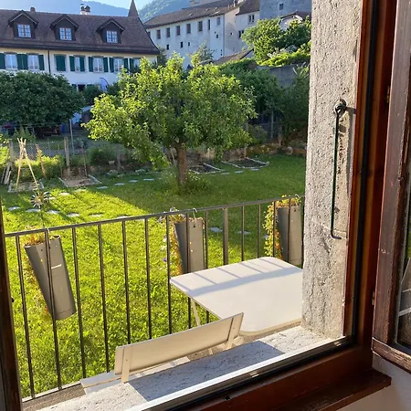 Avec Vue Sur Le Chateau D'aigle *